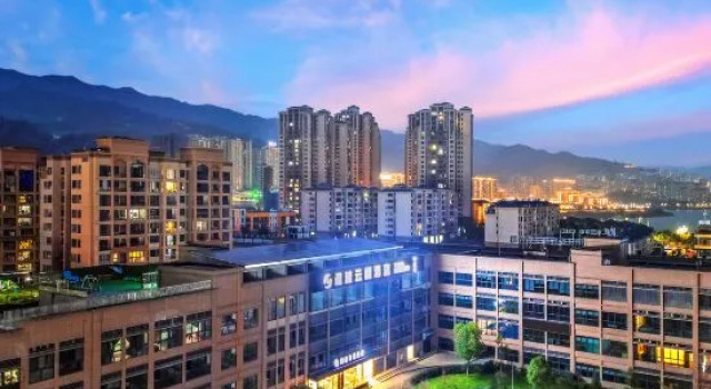 Kuoyue Yunqi Hotel (Fengjie High-speed Railway Station), Prenota Hotel Hotel a Chongqing Area con parcheggio, Parcheggio