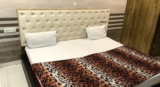 Номер Deluxe Goroomgo Gaurav Regency Hisar