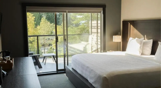 Номер Deluxe Tofino Resort + Marina