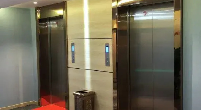 Boyue Fashion Hotel (Jiangmen East Station), Rezerwuj Hotel Hotele w Jiangmen z parkingiem, Parking