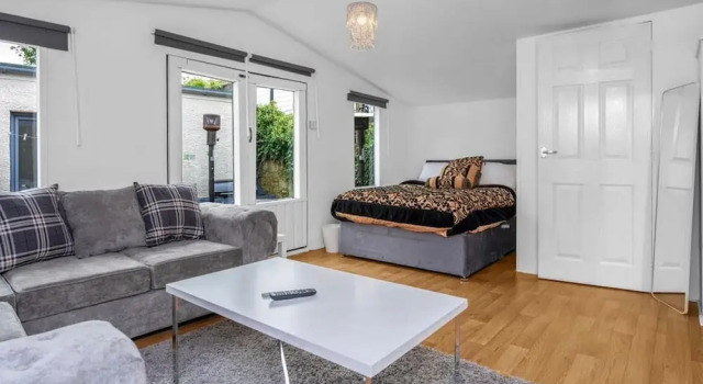 Private Near Royal Infirmary Hospital Airport Free Moet AND Parking Breakfast, Prenota Appartamento Edimburgo Midlothian