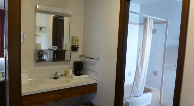 Четырёхместный номер Standard Umatilla Inn & Suites