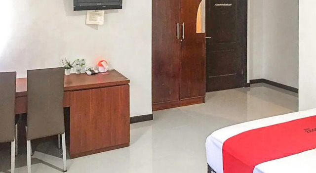 RedDoorz near Bukit Darmo Golf