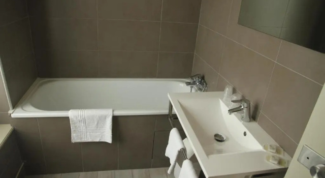 Номер Comfort Hôtel-Spa-Piscine Le Petit Castel Beuzeville-Honfleur