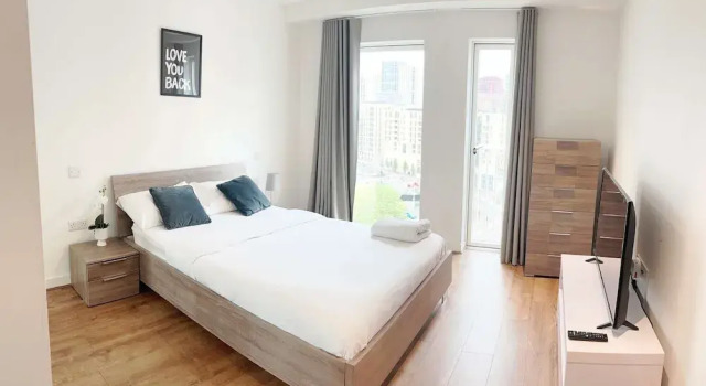 East London 2-bed Apt Sleeps 4, 7 min Walk to Tube, Забронировать Апартаменты/квартира Апартаменты Лондона, рядом с Каннинг Таун, Апартаменты/квартира