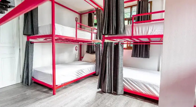Кровать в общем номере с балконом Slumber Party Beach Club and Resort Koh Phangan