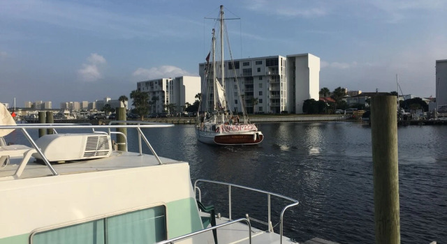 Emerald Coast Houseboat