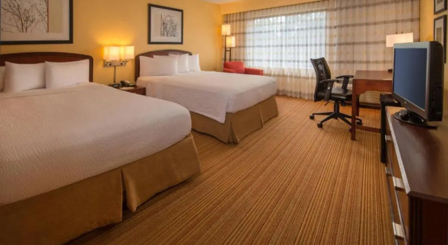 Четырёхместный номер Standard Courtyard by Marriott North Charleston Airport Coliseum