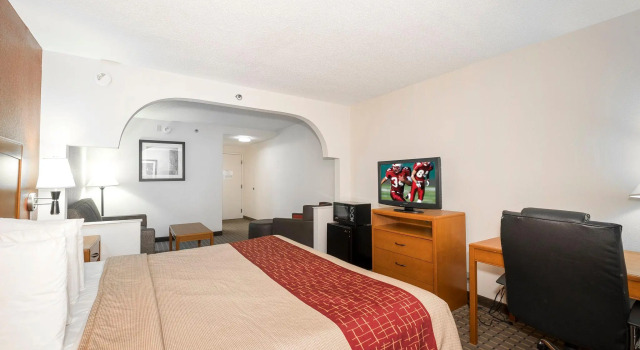 Люкс Red Roof Inn & Suites Newnan
