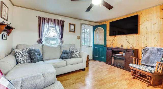 Charming Spirit Lake Home - 6 Mi to Arnolds Park!, Varaa Lomakoti Arnolds Park Iowa