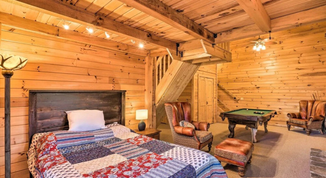 Коттедж Bryson City Cabin w/ Private Hot Tub & Game Room