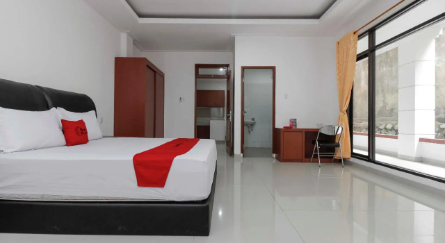 RedDoorz Premium @ Gandaria Jagakarsa, Book Hotel 3-Star Hotels in Jakarta Province, 3*