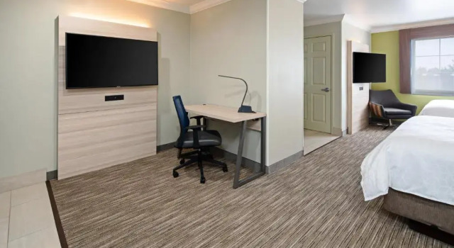 Двухместный люкс c 1 комнатой Holiday Inn Express & Suites Watsonville by IHG