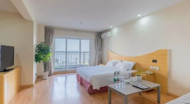 Семейный люкс с балконом и с видом на море Yijingxuan Hotel