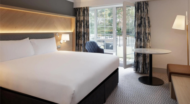 Номер Standard с балконом Hilton Cobham