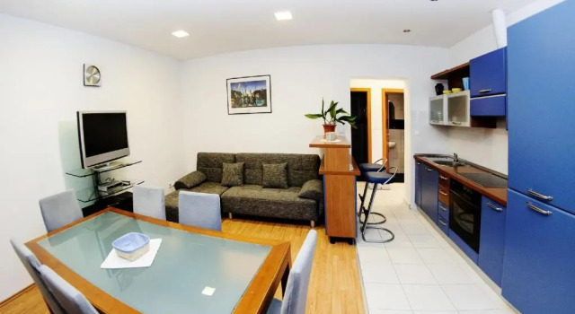 Апартаменты с 3 комнатами с балконом и с видом на море Apartments Slava Petricevic