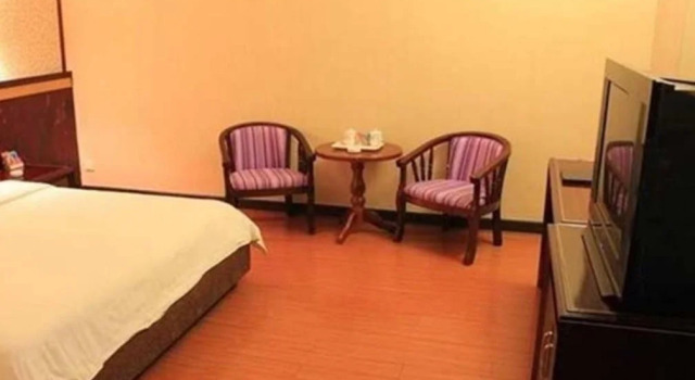 Guangyuan Hotel (Yellow River Fashion City Shop, Humen Pedestrian Street, Dongguan), Boek Hotel Hotels in Guangdong met parkeren, Parkeren