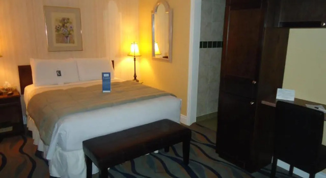 Двухместный номер Standard с балконом и с видом на озеро Bayside Inn & Waterfront Suites