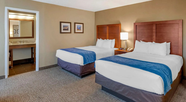 Четырёхместный номер Standard Comfort Inn Elizabeth City near University