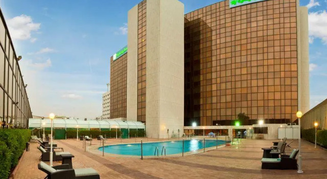 Кровать в общем номере Holiday Inn Jeddah - Al Salam