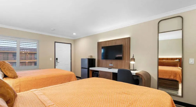 Четырёхместный номер Standard Santa Clarita Motel - Near six Flags Magic Mountain - Valencia
