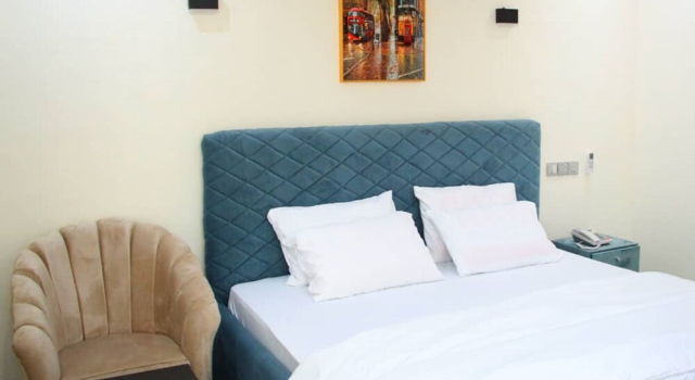 Camera Deluxe S and B Suites
