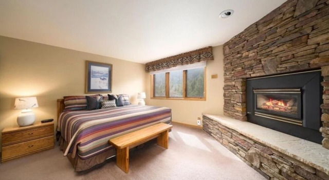 Frostfire D24 3 Bedroom Condo by RedAwning