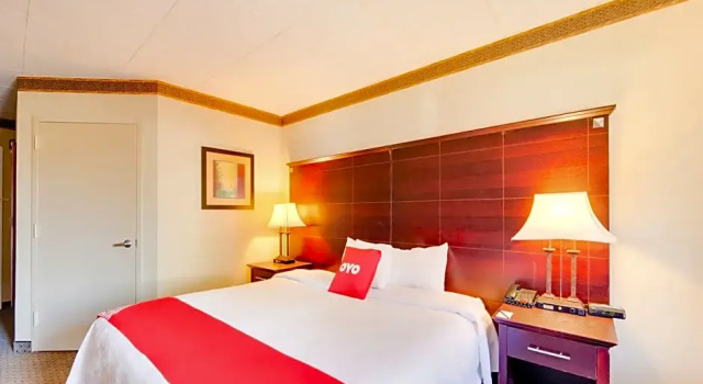 Полулюкс OYO Hotel East Hanover NJ-10