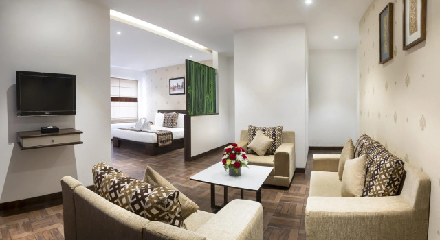 Полулюкс The Lotus Hotel Sameera