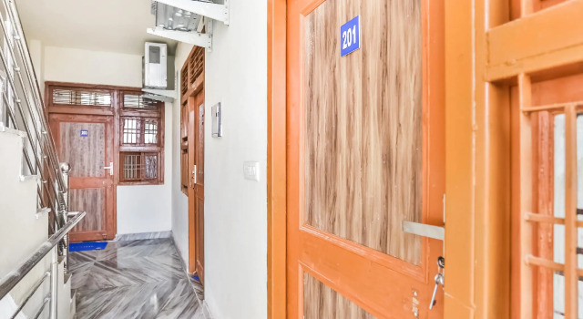 OYO 69507 Royal King Inn, Забронировать Отель Отели Дели 3 звезды, 3*