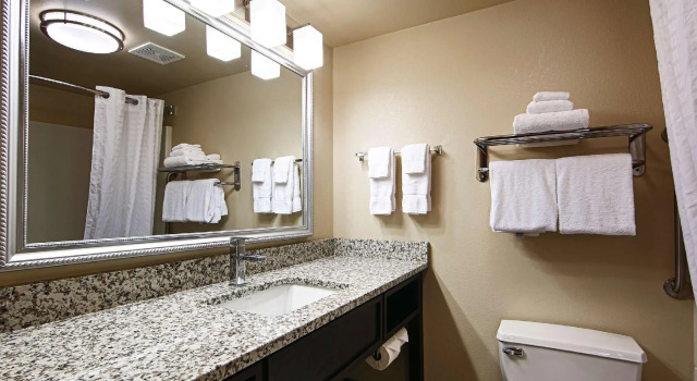 Четырёхместный номер Standard Comfort Inn & Suites Copley Akron