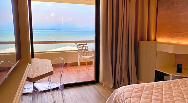 Двухместный номер Standard с балконом и с видом на озеро Hotel Aquila DOro Desenzano