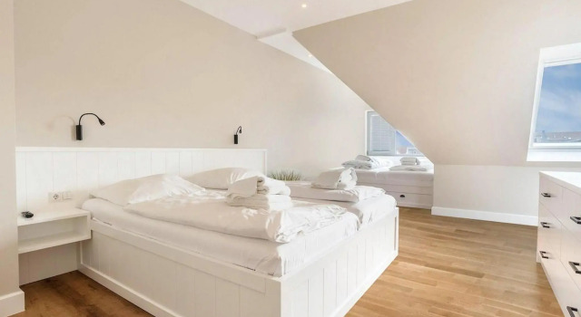 Hochwertig möblierte 2-Zimmer-Wohnung mit Balkon