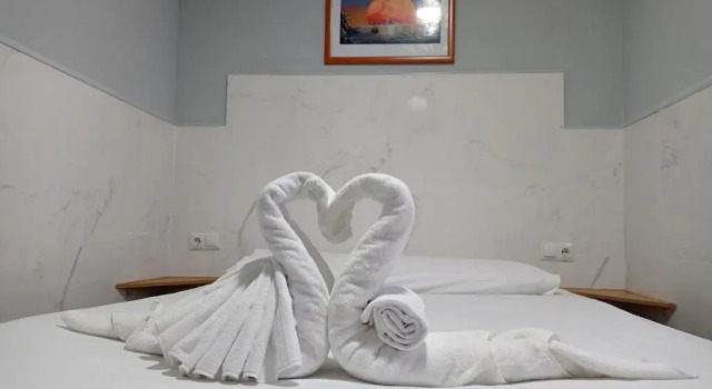 Hostal Avenida Andalucia, Забронировать Отель Серро-Амате Севилья, рядом с Centro Deportivo Amate