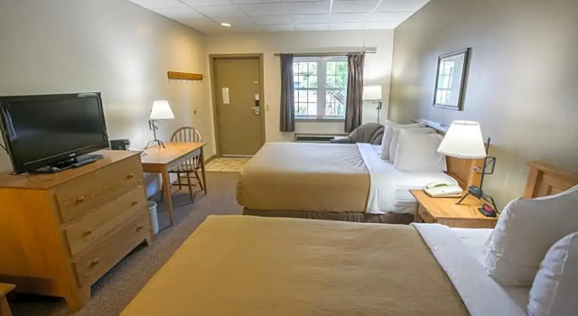 Четырёхместный номер Standard Lodging on the Square