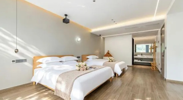 Семейный тент Anji Banxia Homestay (Anji Yunshang Grassland Resort Store)