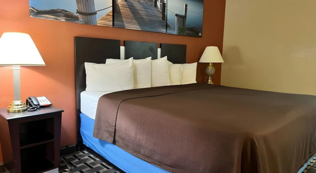 Двухместный Studio Suite Oversize Days Inn & Suites by Wyndham Pine Bluff