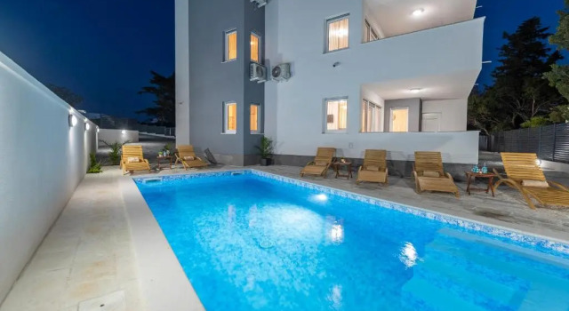 Апартаменты Villa Star 3. centrally located ap. with a pool