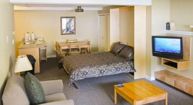 Horsethief Lodge, Prenota Hotel Panorama Columbia Britannica