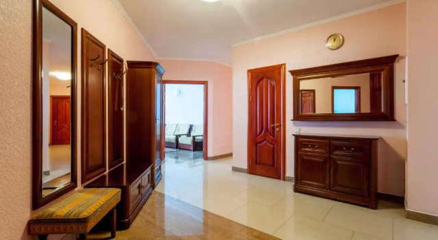 Люкс Large luxury 4-room apartment with a sauna, near the metro Levoberezhnaya