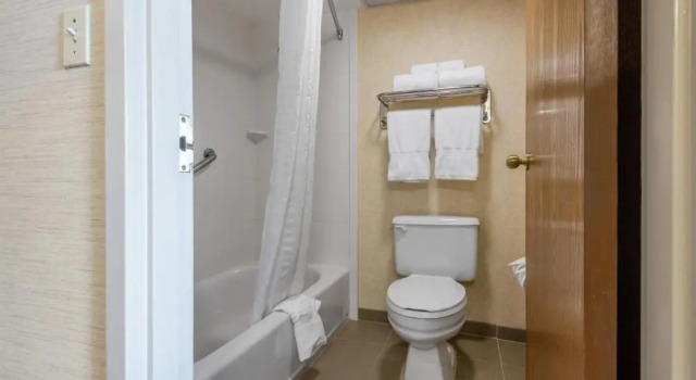 Люкс Deluxe Quality Inn & Suites Mansfield