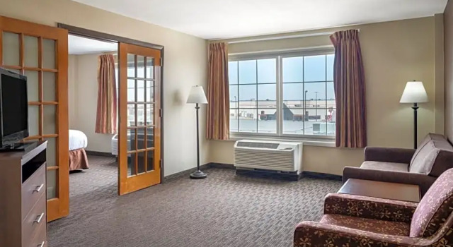 Люкс AmericInn by Wyndham Cedar Rapids North