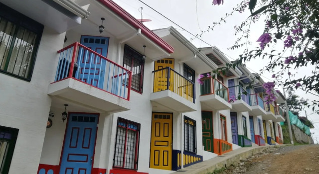 Café de Colores con balcon