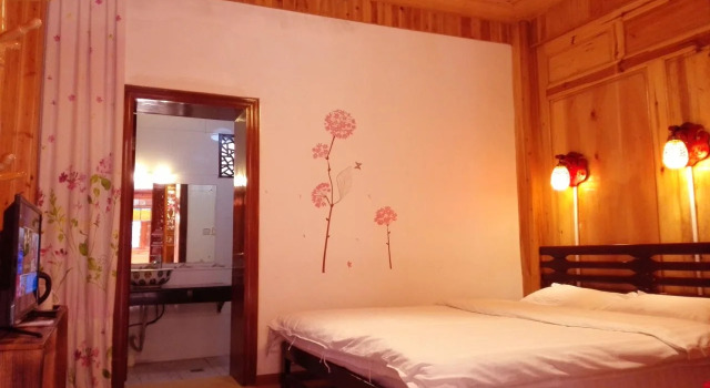 Lijiang Xianyun Xiaozhu Inn, Забронировать Отель Лицзян Юньнань, рядом с Улица Сквер-стрит Древнего города Даянь