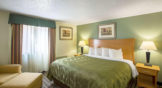 Quality Inn and Suites Council Bluffs, Rezerwuj Hotel Hotele w Omaha z basenem, Basen