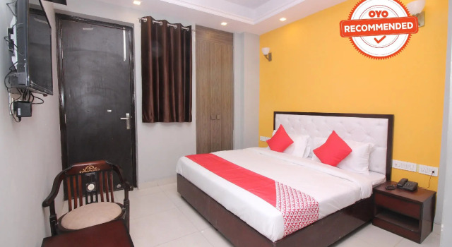 OYO Townhouse 606