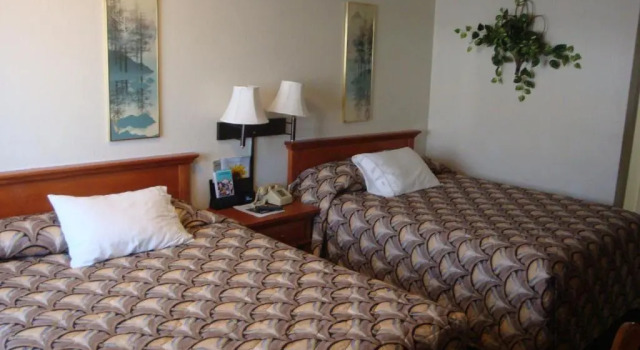 Четырёхместный номер Standard Hollister Inn