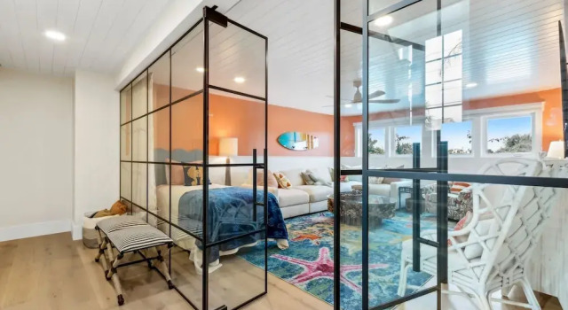 Коттедж Multilevel Seaside Residence