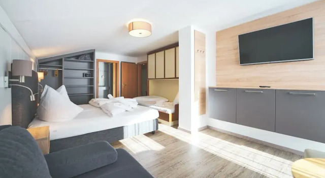 Четырёхместный номер Standard с балконом Hotel Gamshag