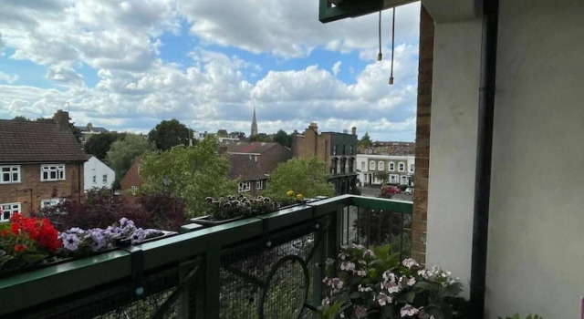 Апартаменты Contemporary 1BD Flat W/balcony - Stoke Newington!